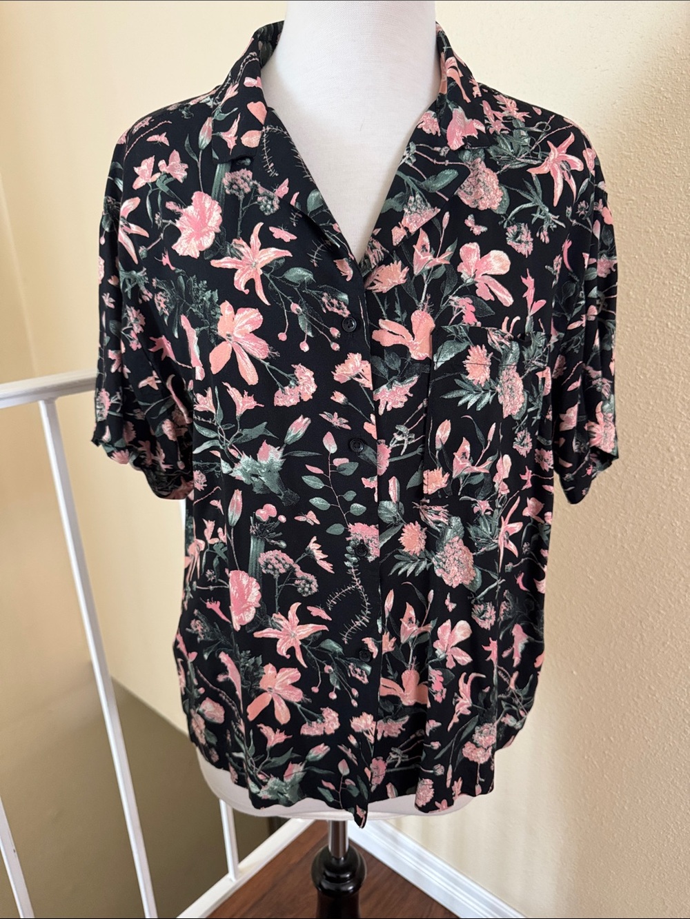 Vans Black Button-Front Top with Light Pink Floral All Over Print Size M